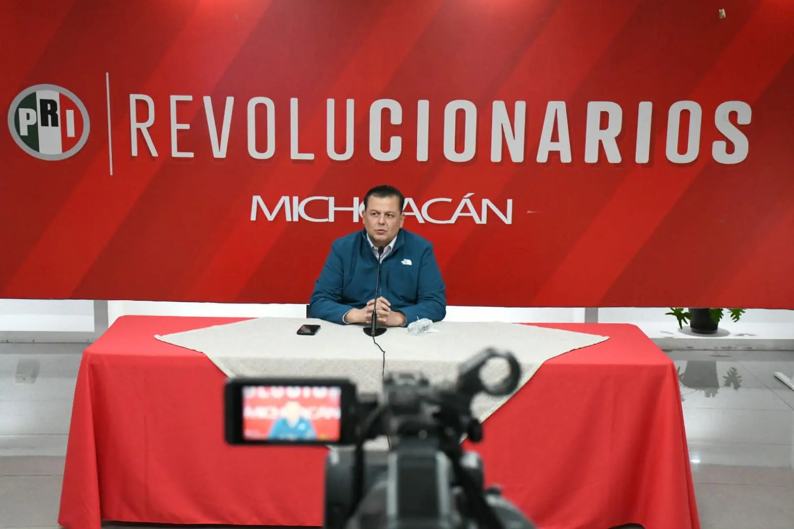 Solo el PRI se atreve a alzar la voz por víctimas del crimen organizado en Michoacán: Memo Valencia