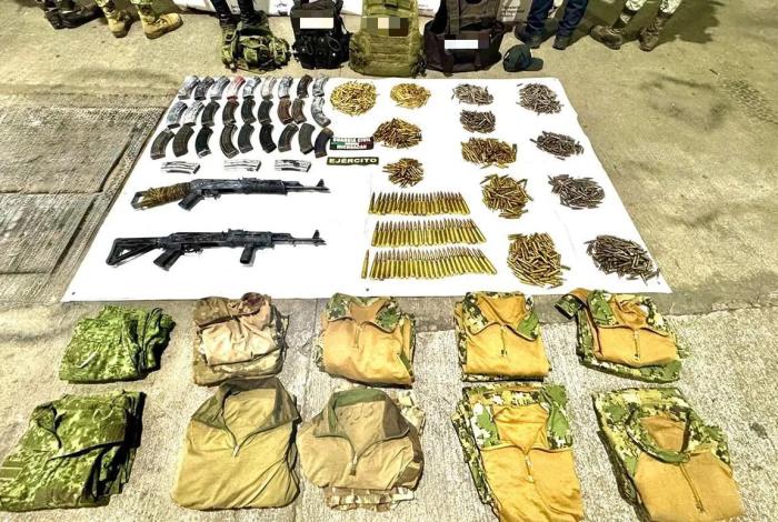 SSP asegura 3 camionetas robadas, 2 rifles y más de mil 600 municiones en Zinapécuaro