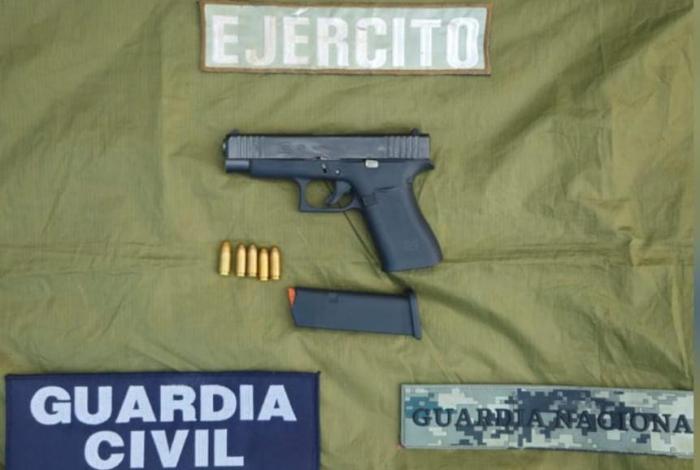 SSP asegura a adolescente en posesión de arma de fuego y cartuchos, en Apatzingán