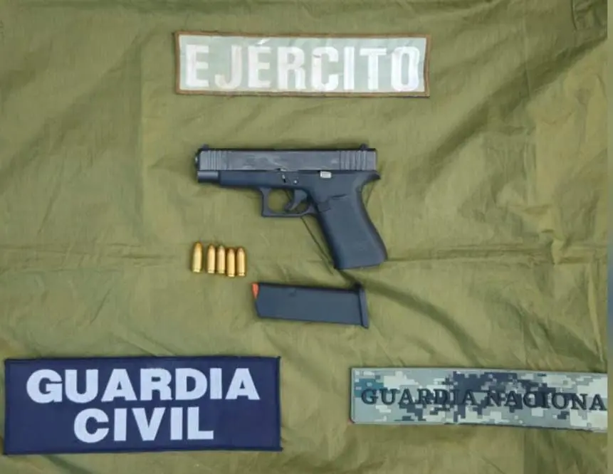 SSP asegura a adolescente en posesión de arma de fuego y cartuchos, en Apatzingán