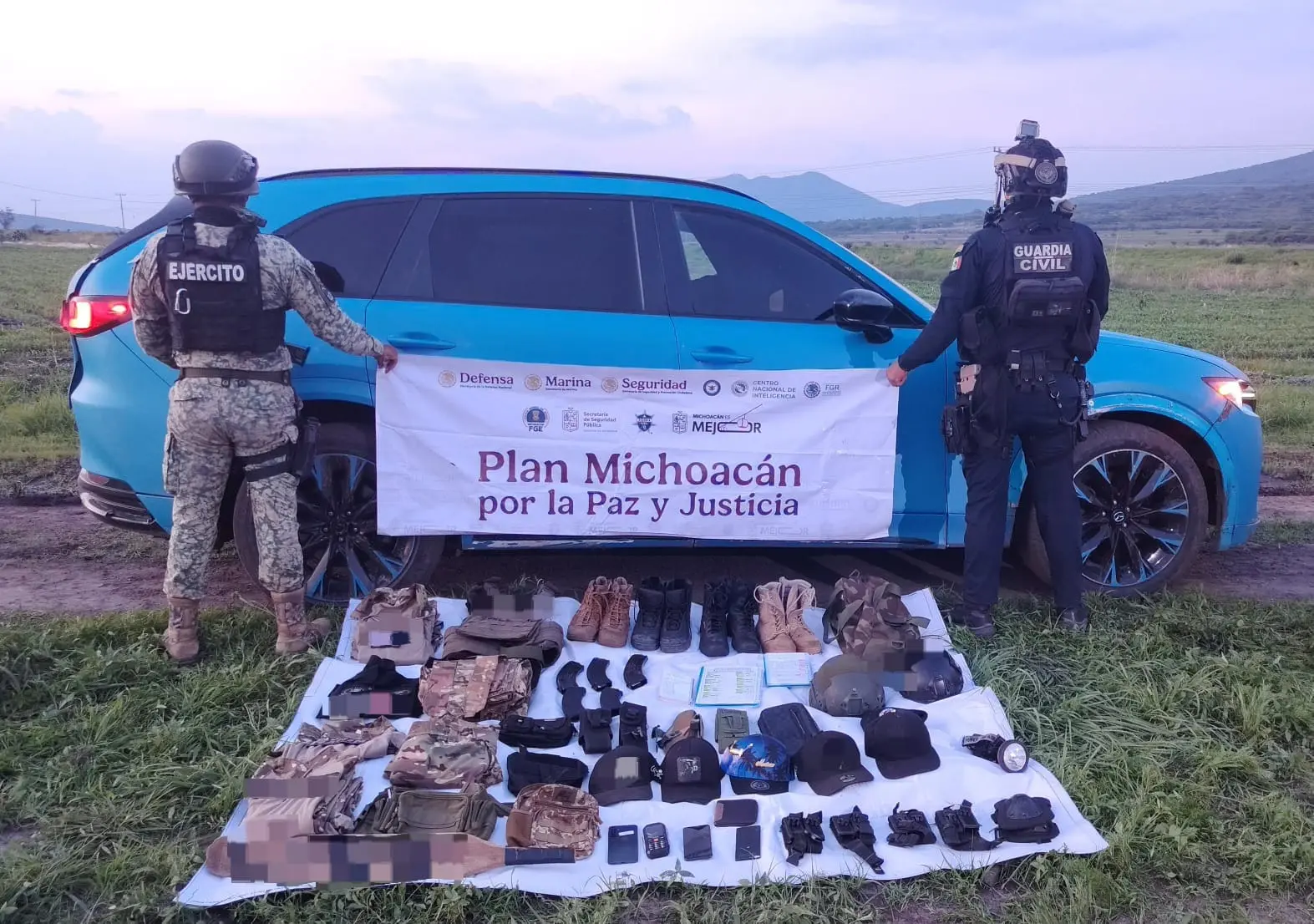 SSP y Defensa aseguran vehículo con equipo táctico tras persecución en Tlazazalca