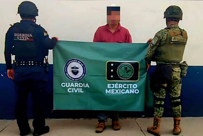 SSP y Defensa detienen a venezolano con fusil de asalto y droga en Apatzingán