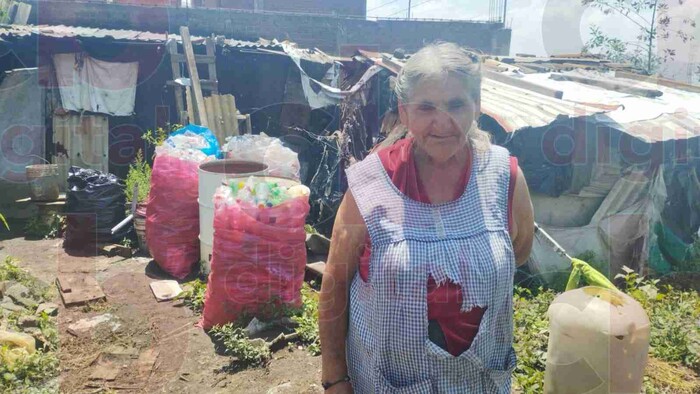 Su casita de cartón se cae a pedazos por la lluvia: Carmen solicita el apoyo de los morelianos