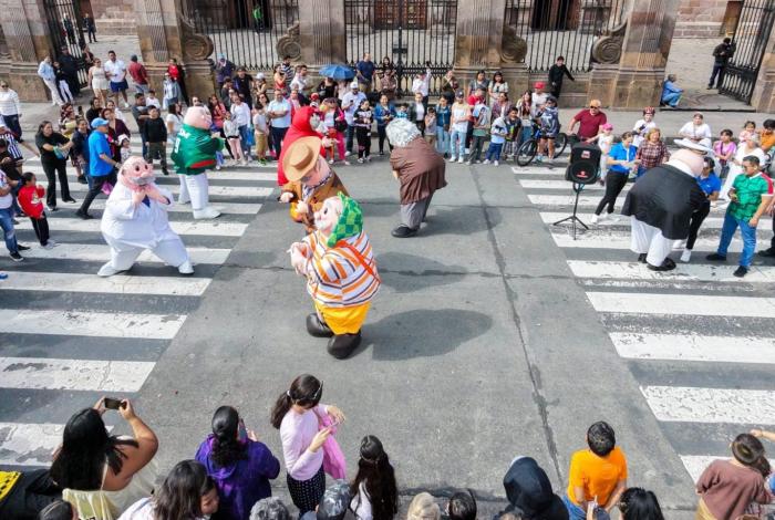 ¡Suavecito para abajo! ¡Los Simis sacan los pasos prohibidos en el Centro de Morelia!