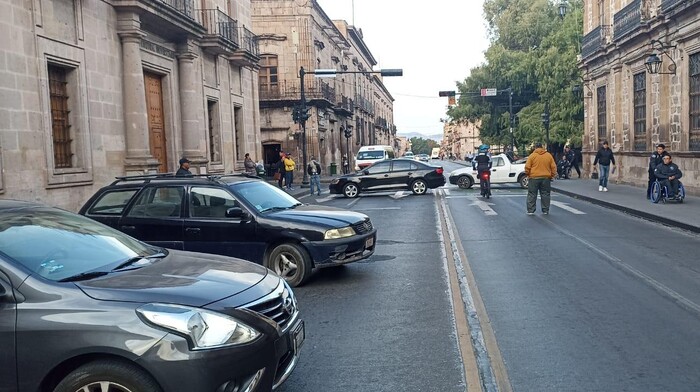 SUEUM bloquea la Madero Poniente; reclama pagos de fin de año