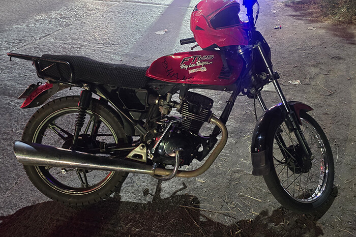 Sujeto ebrio queda herido al accidentarse con su motocicleta, en Zamora