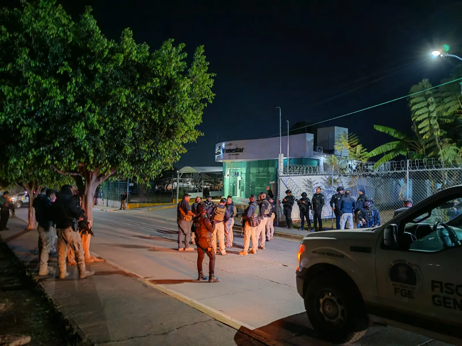 Sujetos armados atacan a balazos instalaciones del Banco Bienestar