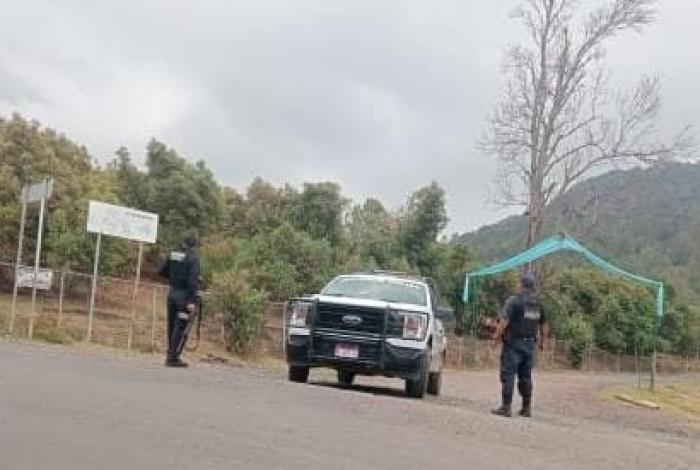 Sujetos armados despojan a conductor de camioneta con lujo de violencia