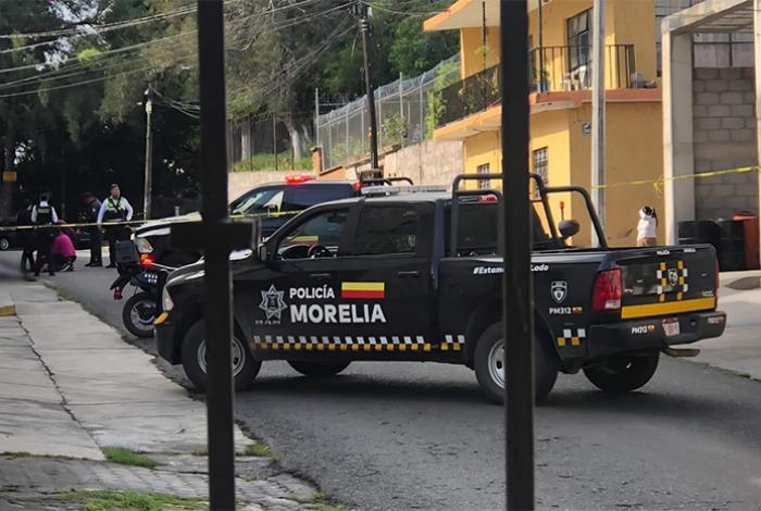 Sujetos en moto asesinan a un abogado en Santa María de Guido, en Morelia