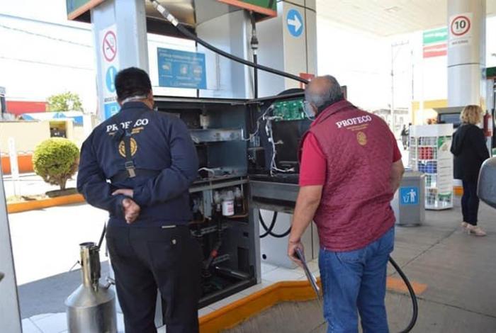 Sujetos impiden a inspectores de Profeco revisar gasolinera de Tepalcatepec