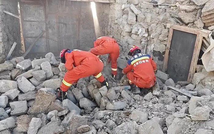 Suman 126 muertes por terremoto en el Tíbet