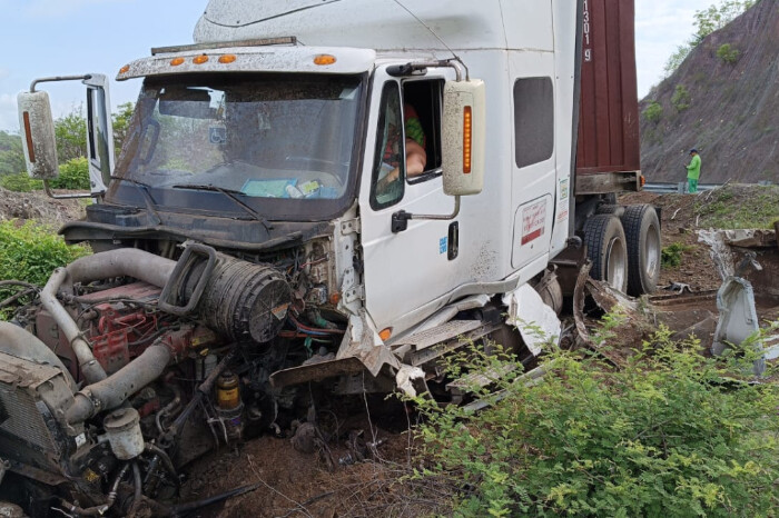 Suman 3 accidentes durante este domingo en la autopista Siglo XXI