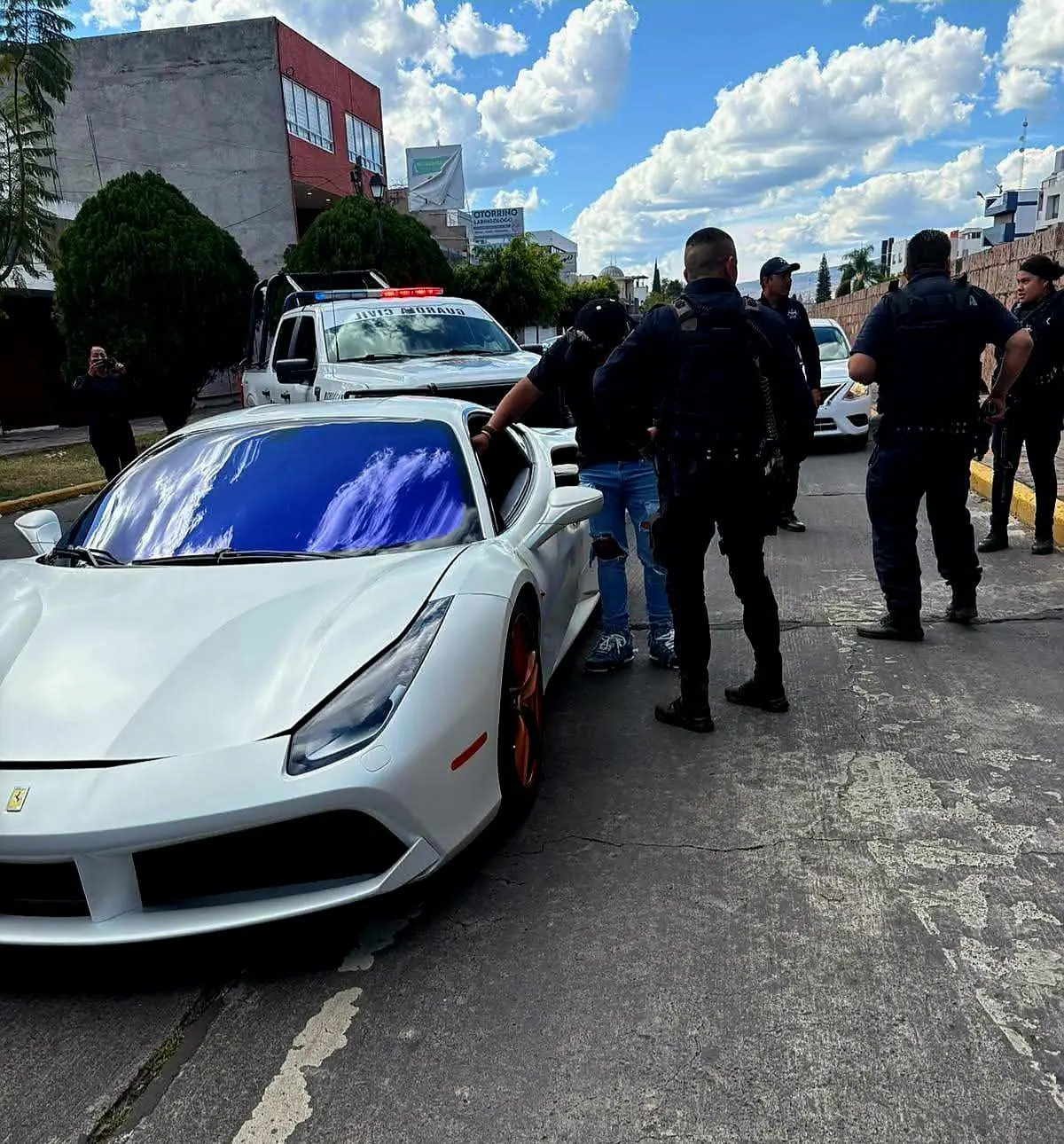 Suman 3 detenidos por el Ferrari incautado en Morelia