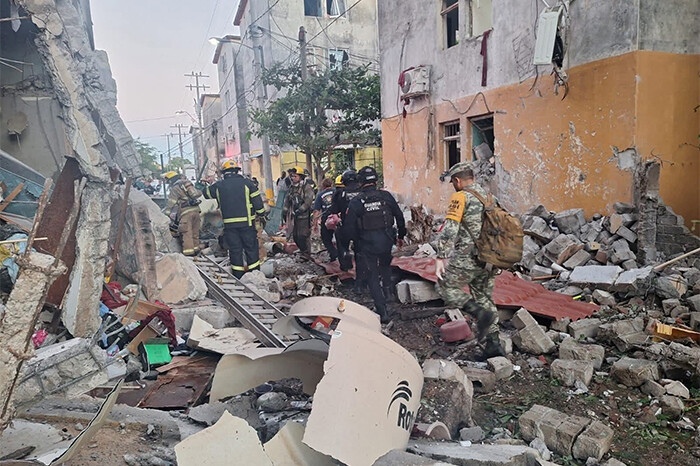 Suman dos mujeres fallecidas y 19 heridos, tras explosión en departamentos de Lázaro Cárdenas