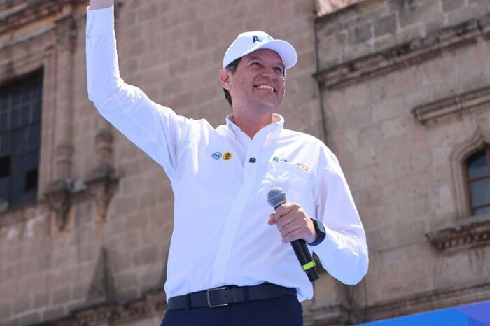 Supera Alfonso Martínez con 16.4 puntos en intención del voto al candidato de Morena