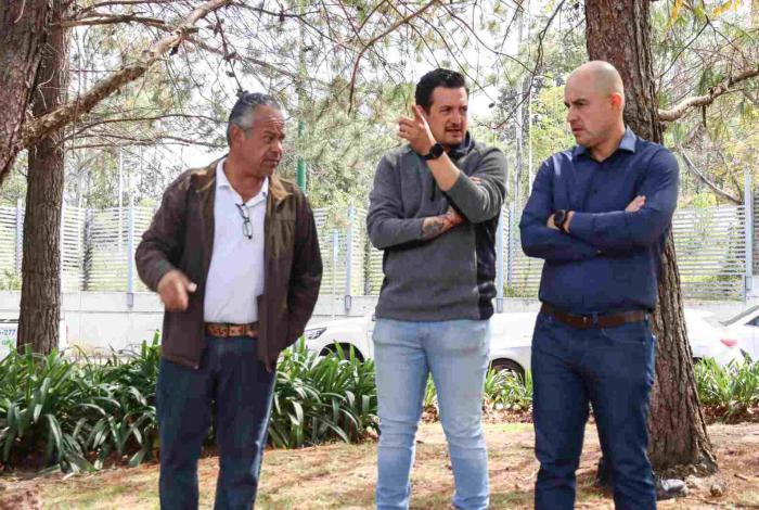 Supervisa Adolfo Torres, trabajos de reparación de fuga en Santa María