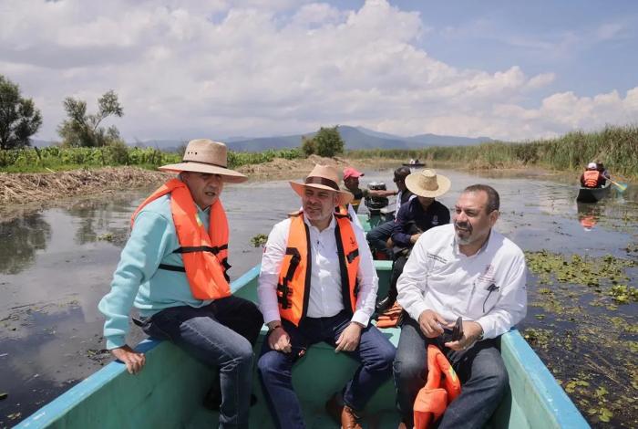 Supervisa Bedolla avances en la recuperación del lago de Pátzcuaro