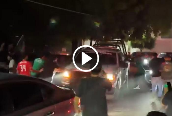 Suspenden a policía que realizó disp4ros al aire durante festejos en Apatzingán