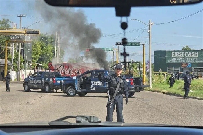 Suspenden clases en Culiacán tras días de violencia entre cárteles