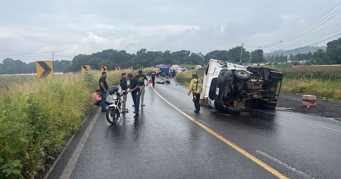 Tangancícuaro: Un joven muerto y tres lesionados tras choque entre camionetas