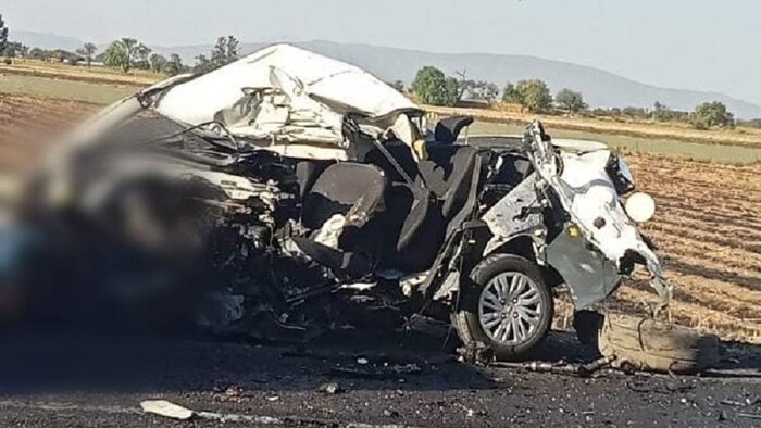 Tanhuato: Intenso choque entre auto y tractocamión; hay un muerto