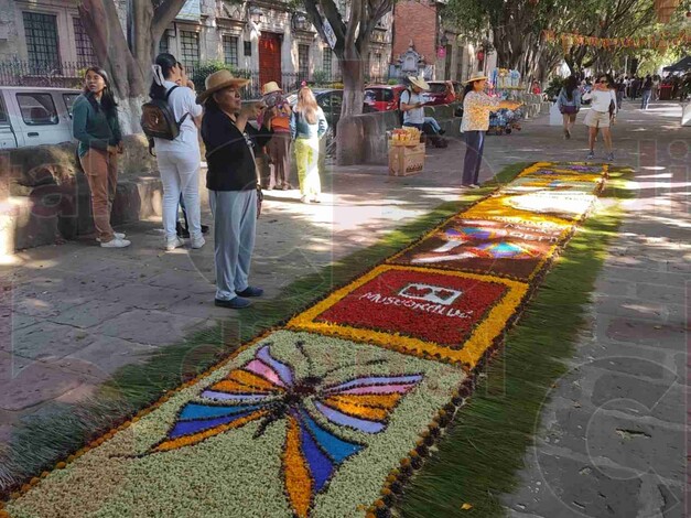 Tapetes florales de Patamban, enamoran a locales y turistas