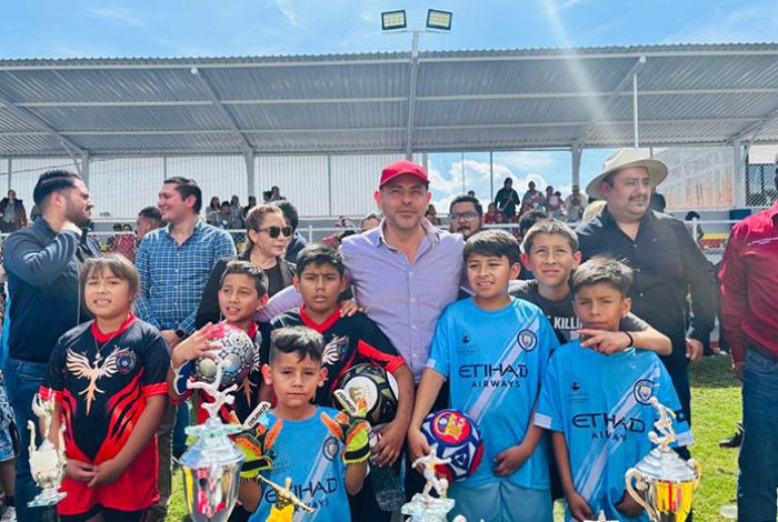 Tarímbaro estrena cancha de primer nivel; Eric Gaona inaugura unidad deportiva