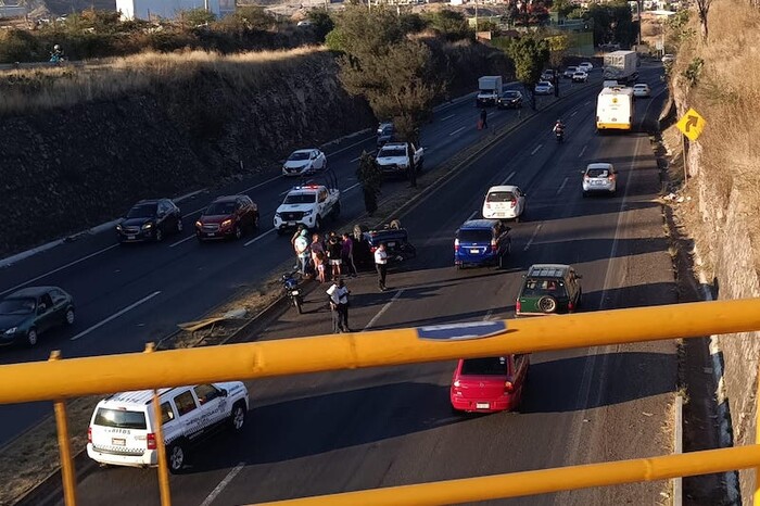 Tarímbaro: Vuelca auto en la Morelia-Salamanca