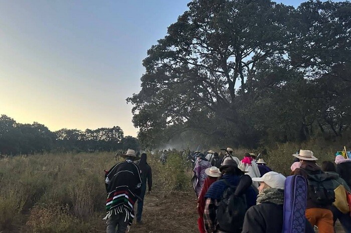 Tata Ch’upiri inicia caminata de Ocumicho a Santa Clara del Cobre, donde encenderán el Fuego Nuevo