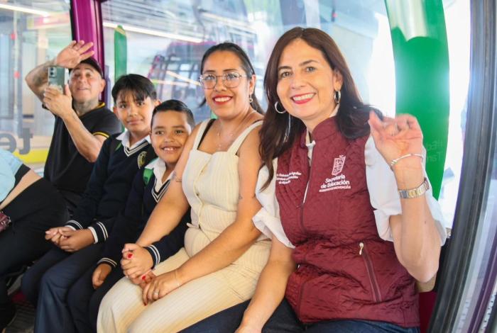 Teleférico mejora la vida diaria de estudiantes: Gabriela Molina