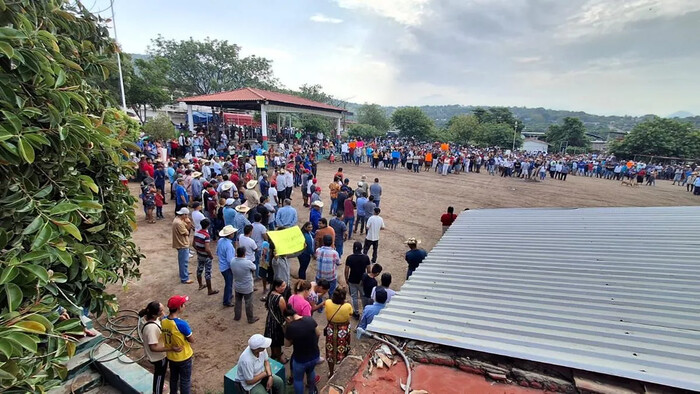 Tensión en Churumuco: Ciudadanos Protestan por Abusos de Autoridad