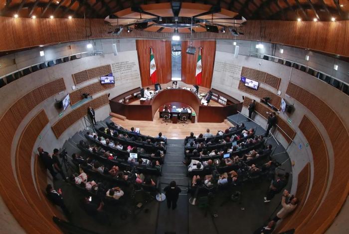 TEPJF declara ilegal distribución masiva de acordeones