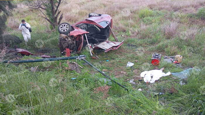 Terrible volcadura deja tres muertos y un lesionado, en la Morelia-Salamanca