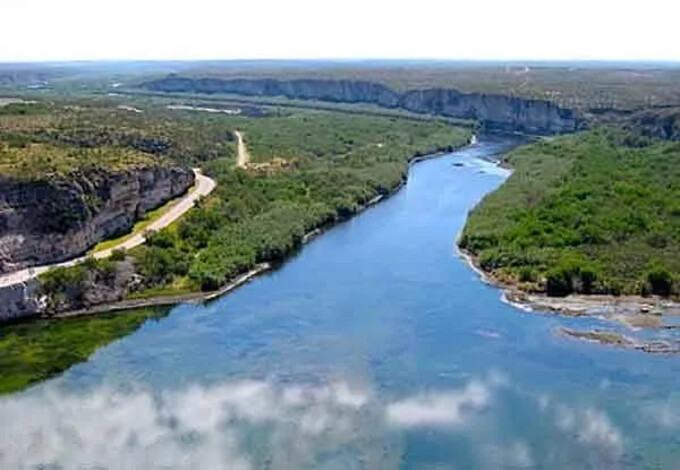 Texas busca presión arancelaria para asegurar agua fronteriza