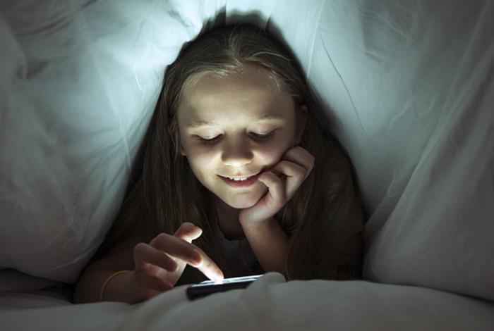 The Lancet pide regular entorno digital y compartir datos sobre sus efectos en la salud de los jóvenes