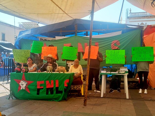 Tianguis plantón del FNLS sigue, en Morelia