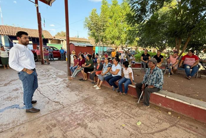Tiquicheo se pintará de amarillo; Octavio Ocampo recorre Ceibas de Trujillo junto a la regidora Magali Salazar