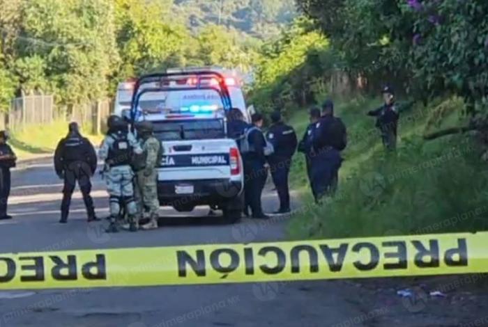 Tir4n a dos hombres en la Uruapan-Paracho; uno estaba con vida