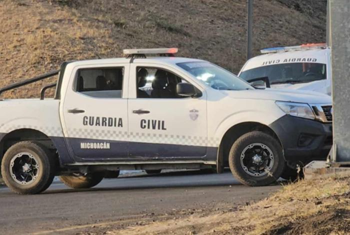 Tiran cuerpo con huellas de violencia en la carretera Cuitzeo-San Juan Benito Juárez