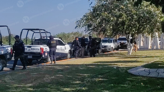 Tiran cuerpo frente a letras de bienvenida en Álvaro Obregón