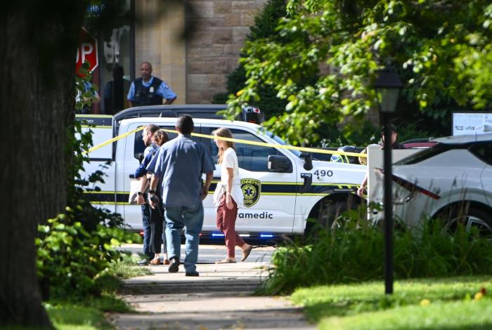 Tirot3o en escuela católica de Minneapolis deja dos mu3rt0s y 17 her1dos