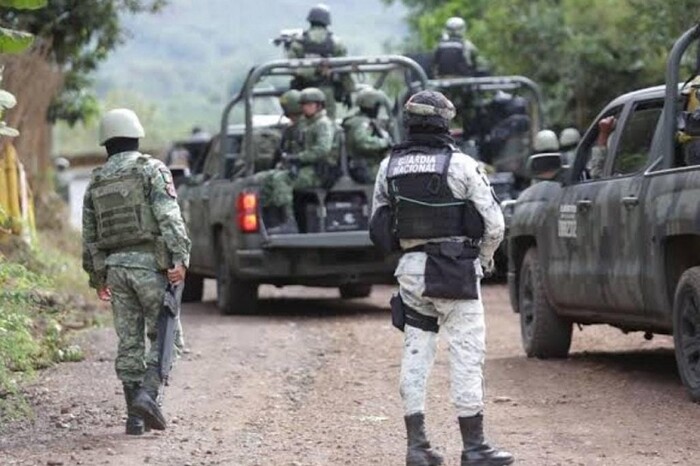 Tiroteo entre grupos criminales desatan pánico en Parácuaro; fuerzas federales intervienen