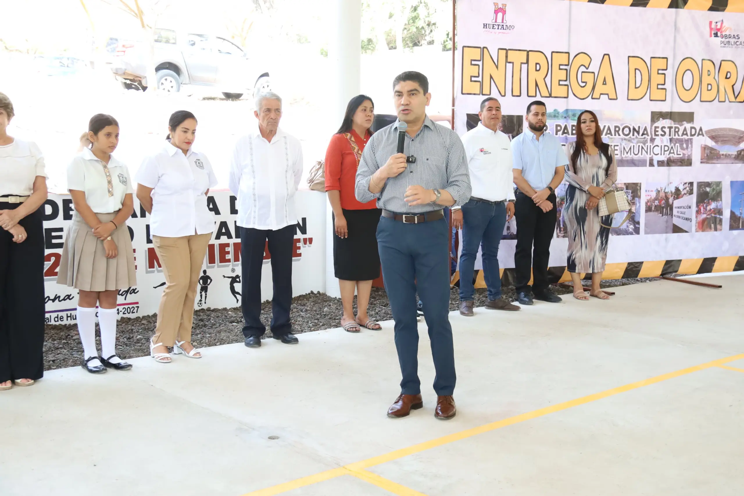Tocó ahora a la escuela “20 de noviembre” ser beneficiada con un techumbre y una cancha de usos múltiples en Huetamo