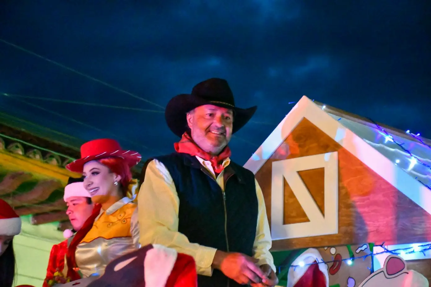 Todo un éxito el encendido del Árbol Navideño, la Caravana y el 10° aniversario del Nacimiento Monumental en Pátzcuaro