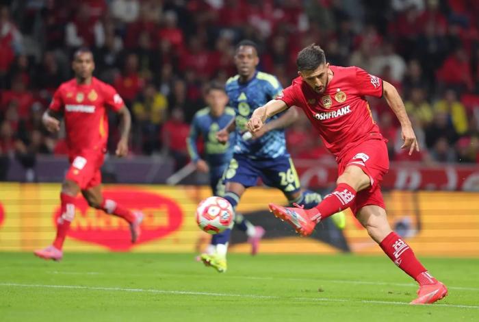 Toluca y Puebla cierran con victorias en la Liga MX