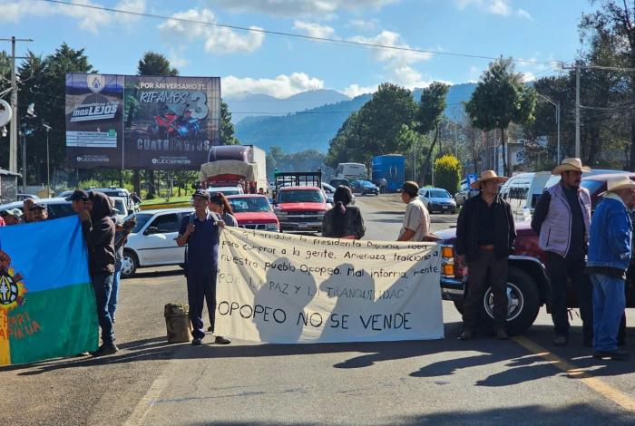 Toma CSIM vías carreteras, en Día de la Dignidad, la Resistencia y la Lucha de los Pueblos Indígenas 