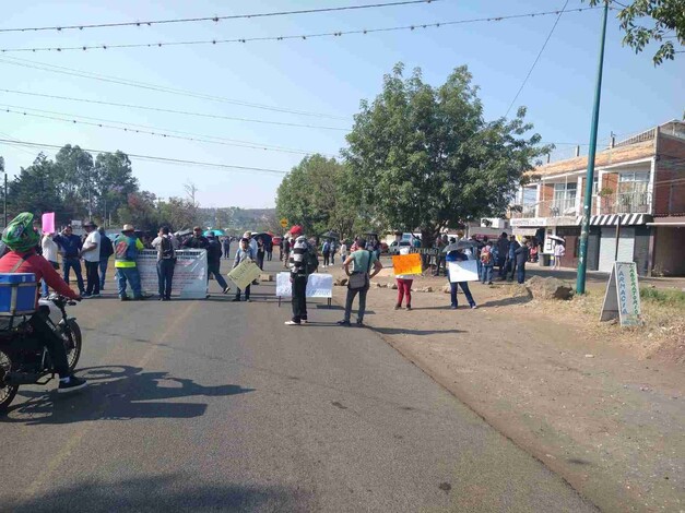 Toman Avenida Cointzio por falta de maestros en telesecundarias; afecta a 100 estudiantes morelianos