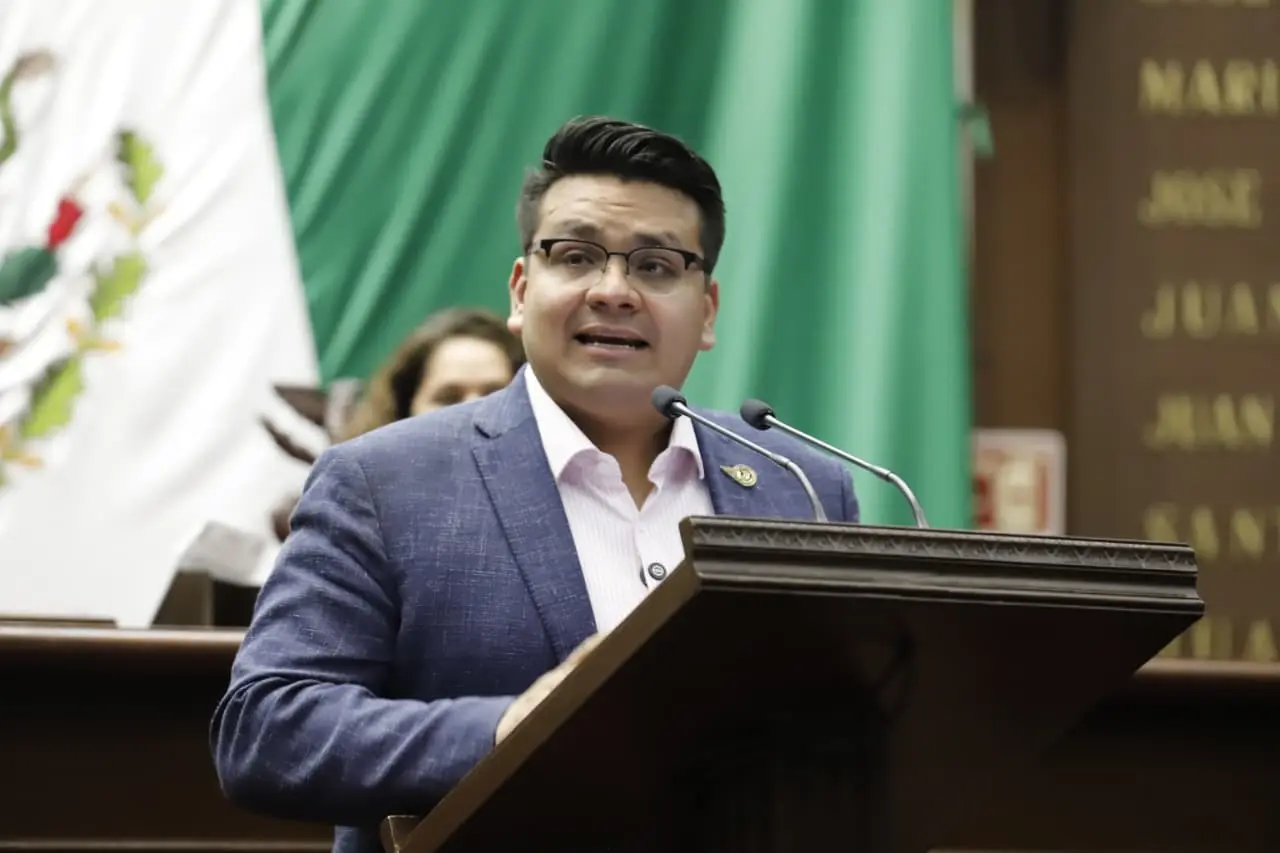 Toño Carreño presenta iniciativa a favor del campo michoacano