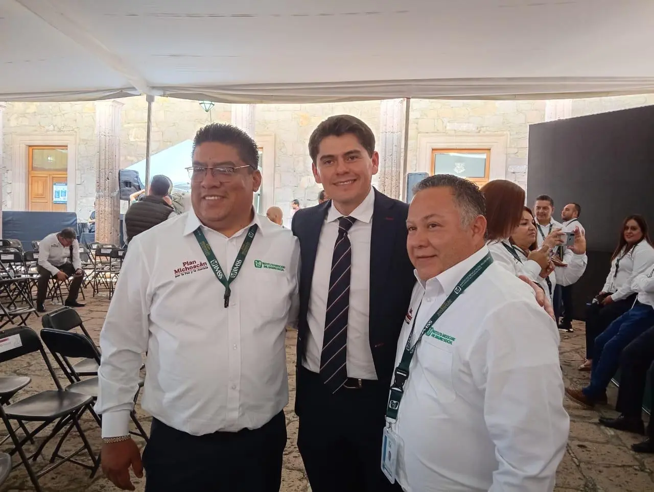 Toño Ixtláhuac acompaña a Bedolla en llegada de médicos especialistas; refuerzan atención a la salud en Michoacán