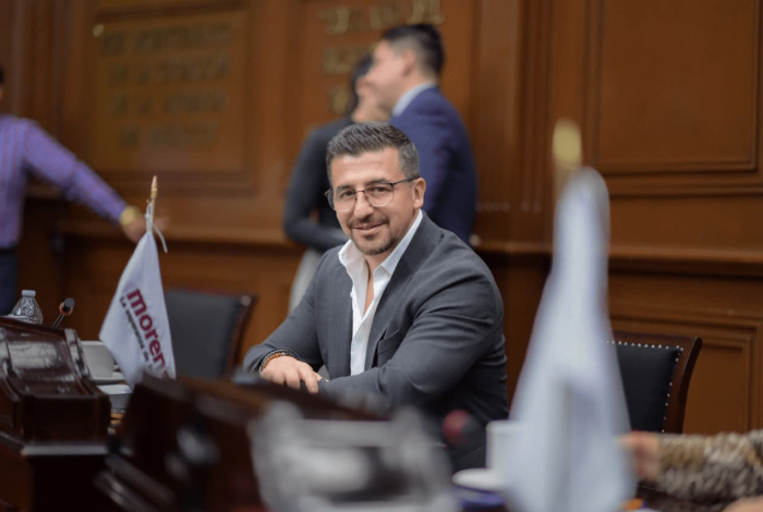 Toño Mendoza acusa a diputado del sombrero de promocionarse con dinero público